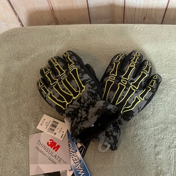 NWT Kids ski gloves - Picture 3 of 4